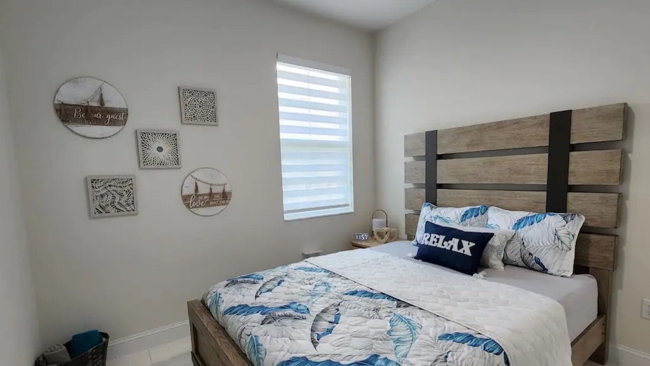 Photo of Bedroom in Pinecrest West Park