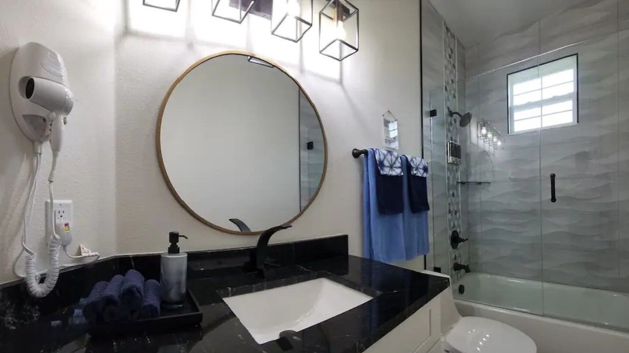 Photo of Bathroom in Pinecrest West Park