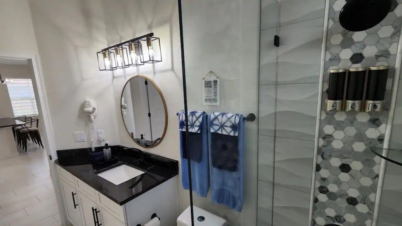Photo of Bathroom in Pinecrest West Park