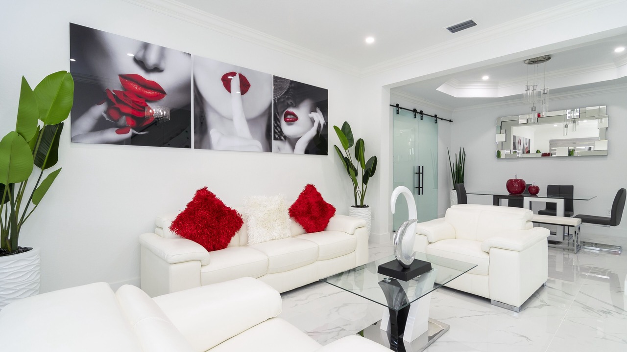 Photo of Livingroom in Ludlam