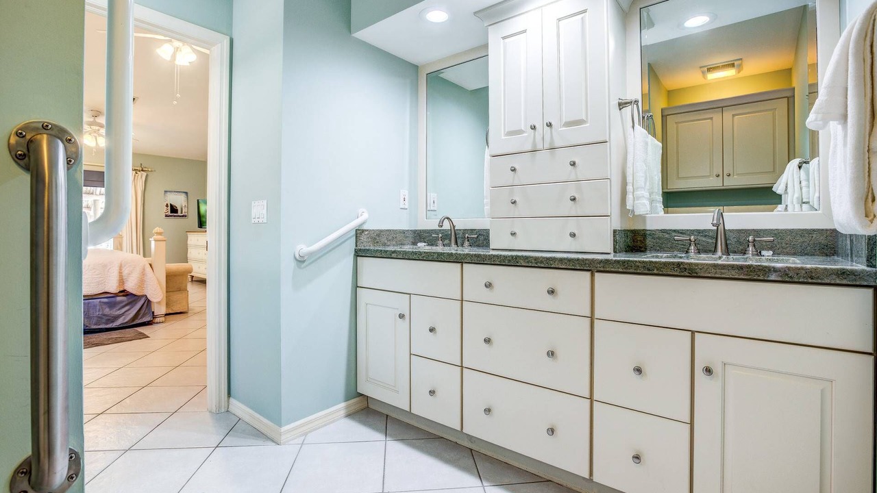 Photo of Bathroom in Coury