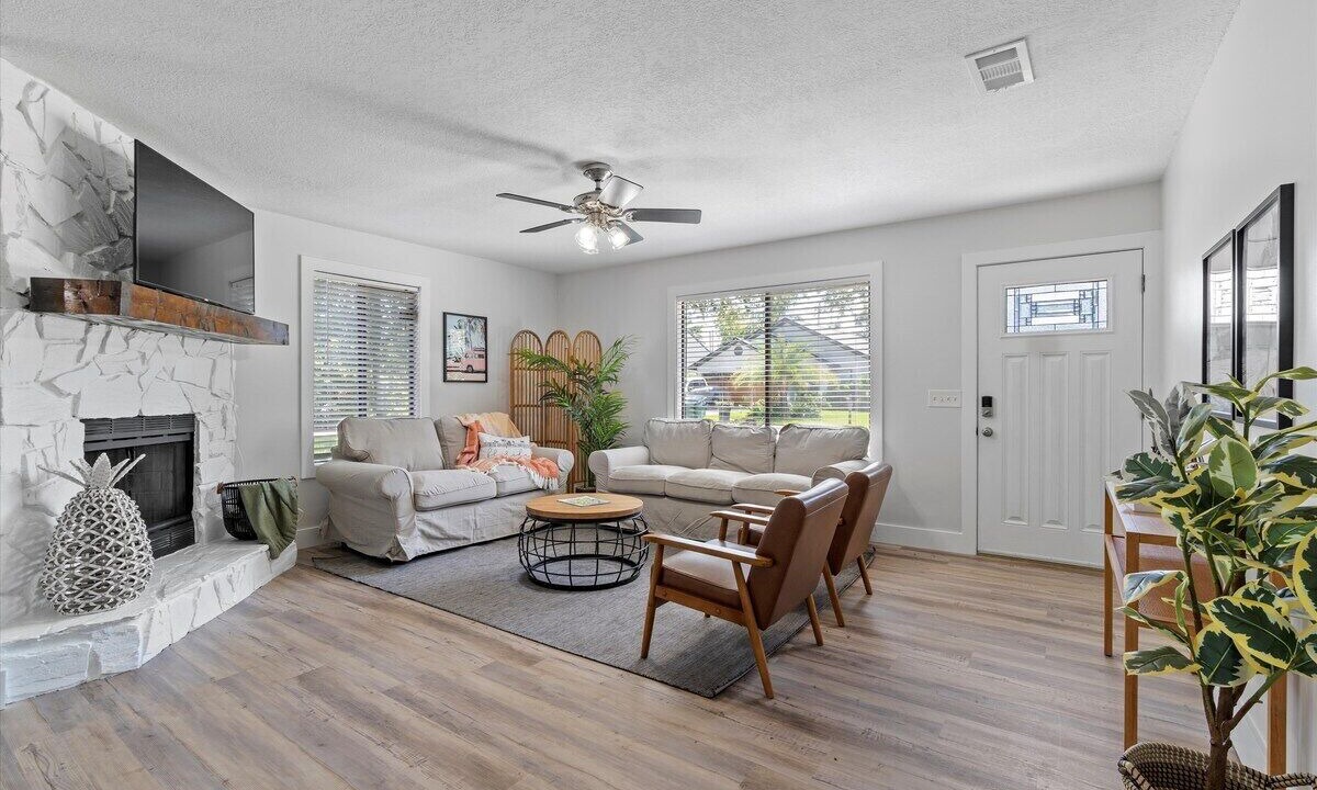 Photo of Livingroom in Jacksonville Beach
