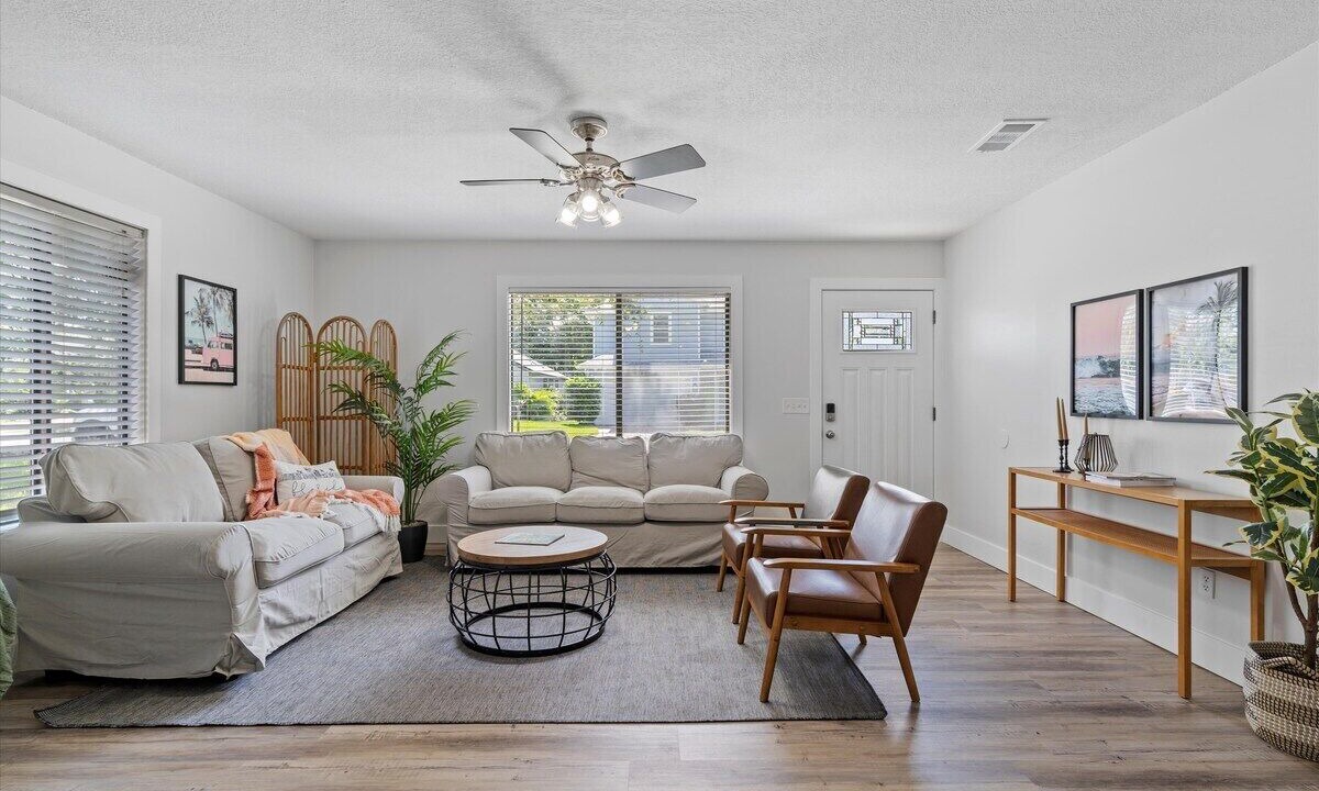 Photo of Livingroom in Jacksonville Beach