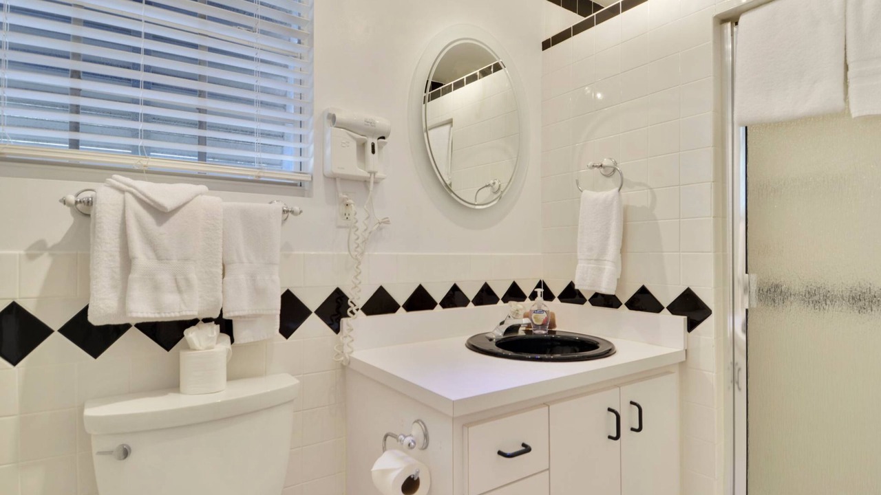 Photo of Bathroom in Uptown - Upper Duval