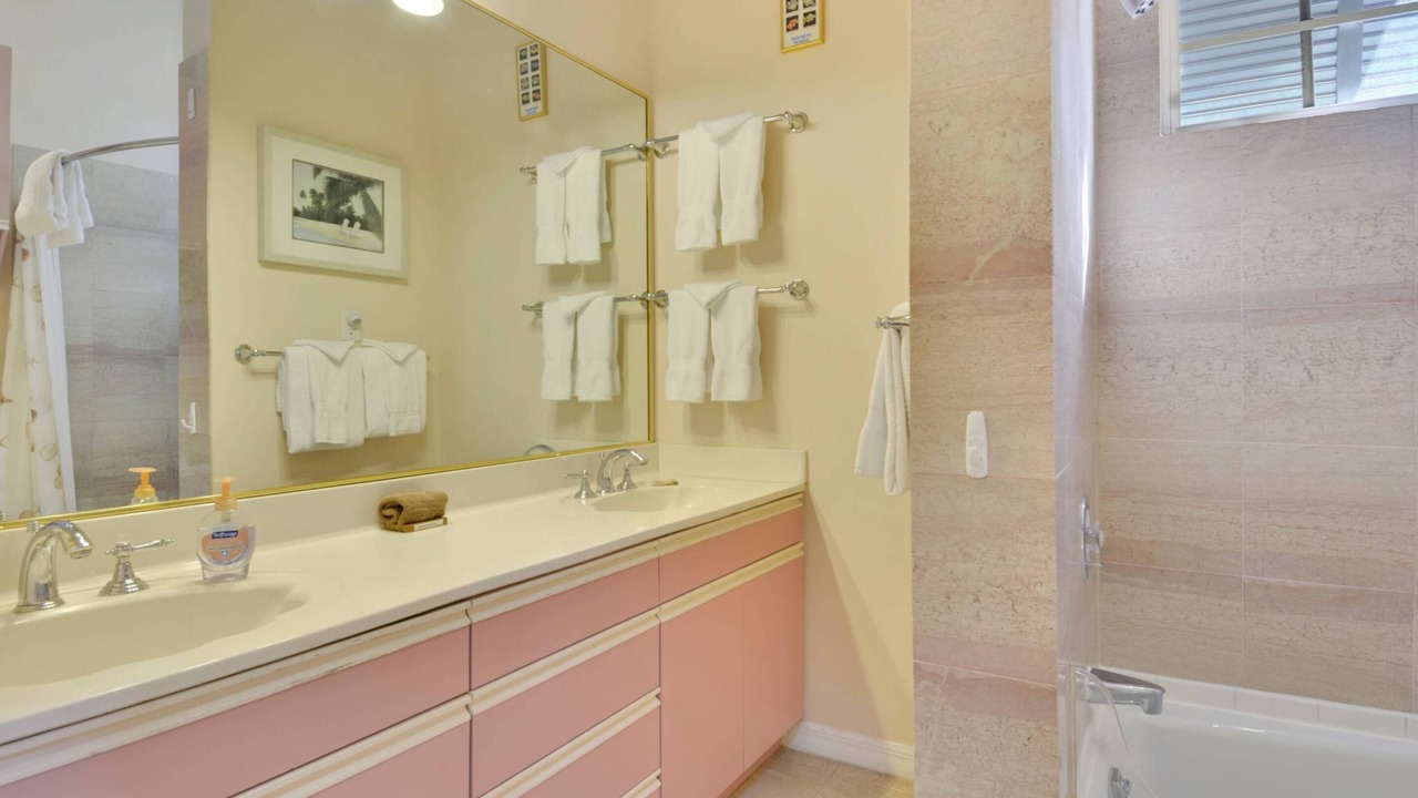 Photo of Bathroom in Uptown - Upper Duval