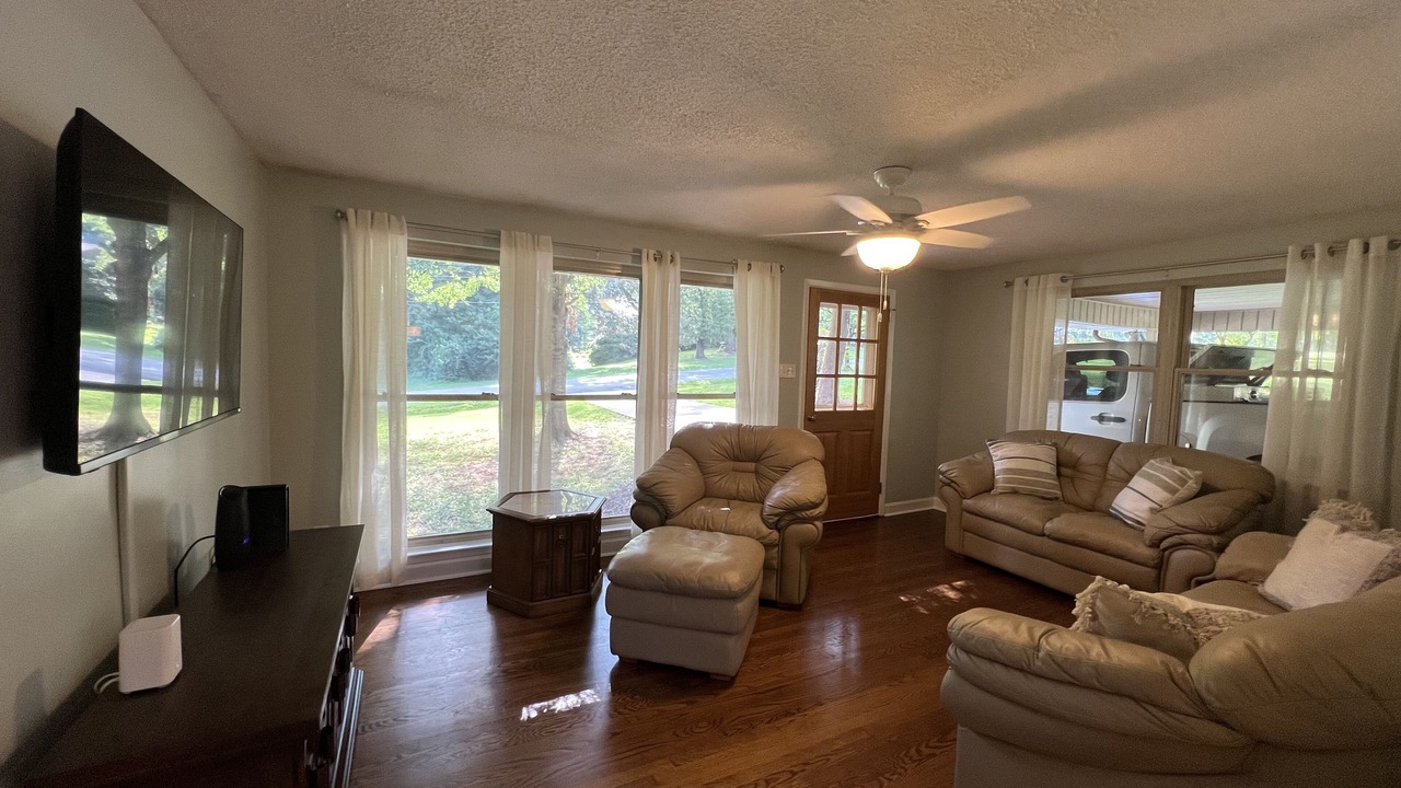 Photo of Livingroom in Newton