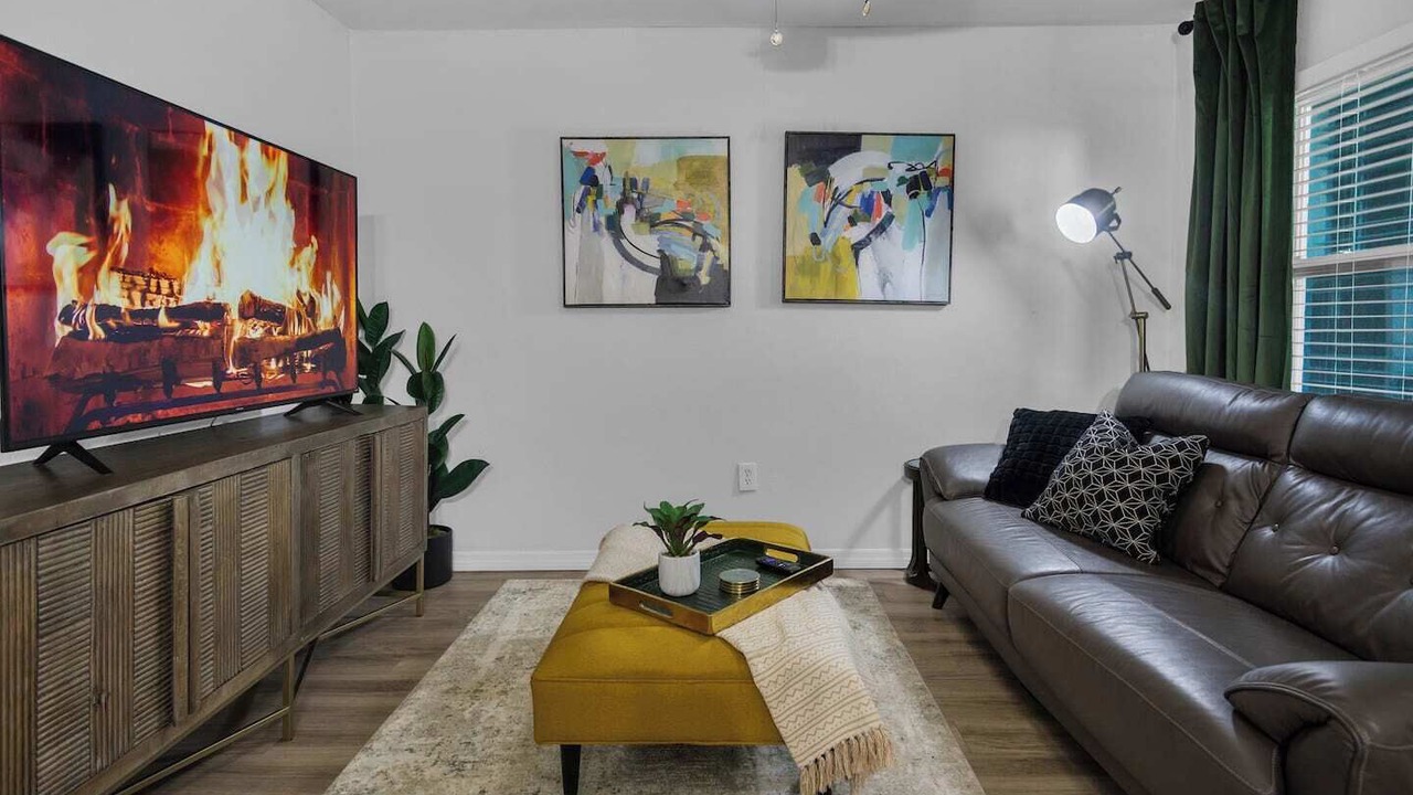 Photo of Livingroom in Oakford Park