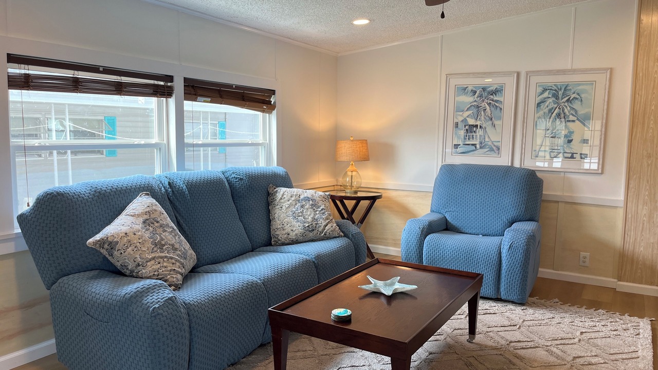 Photo of Livingroom in Signal Cove