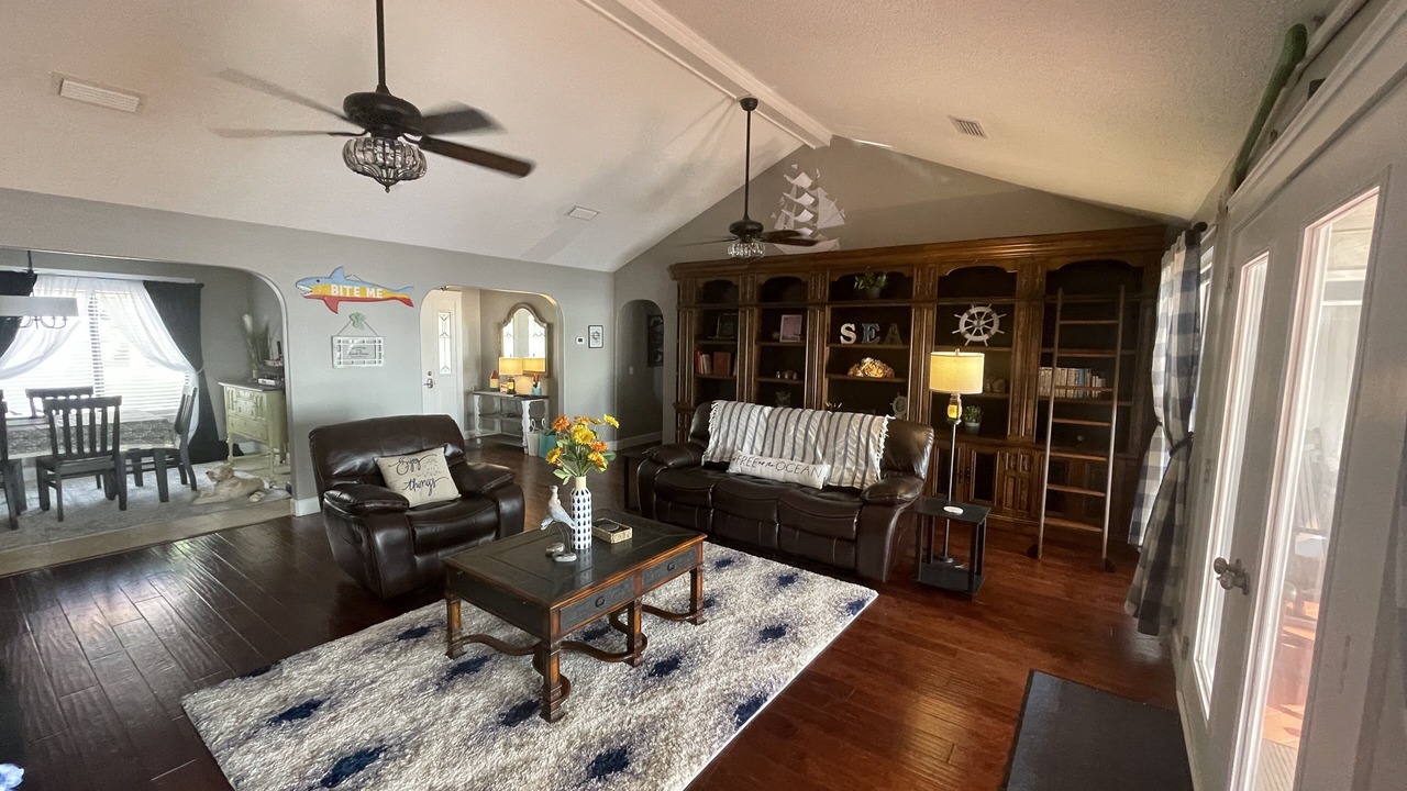 Photo of Livingroom in Magnolia Bluffs