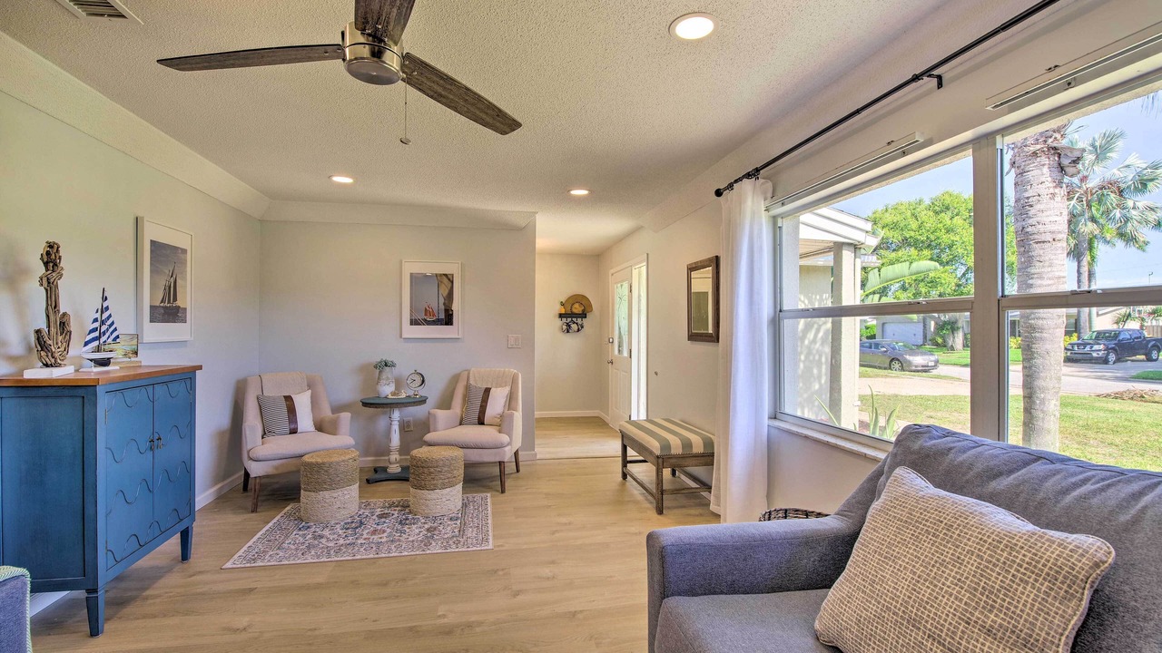 Photo of Livingroom in Golden Beach Estates