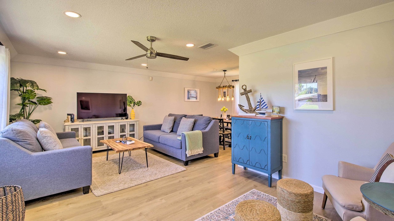 Photo of Livingroom in Golden Beach Estates