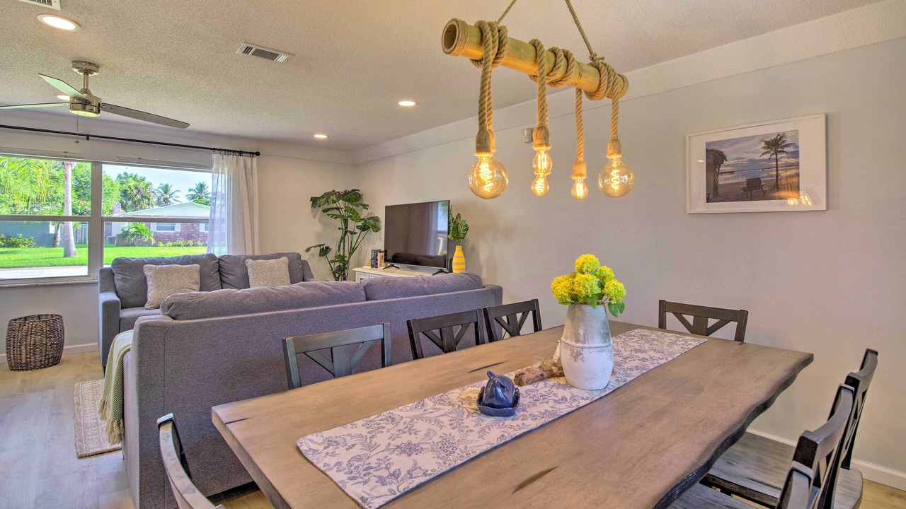 Photo of Livingroom in Golden Beach Estates