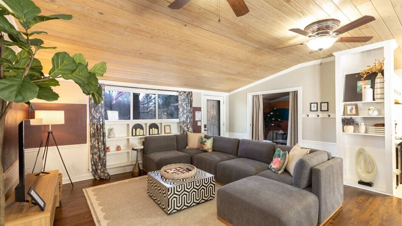 Photo of Livingroom in South Belmont