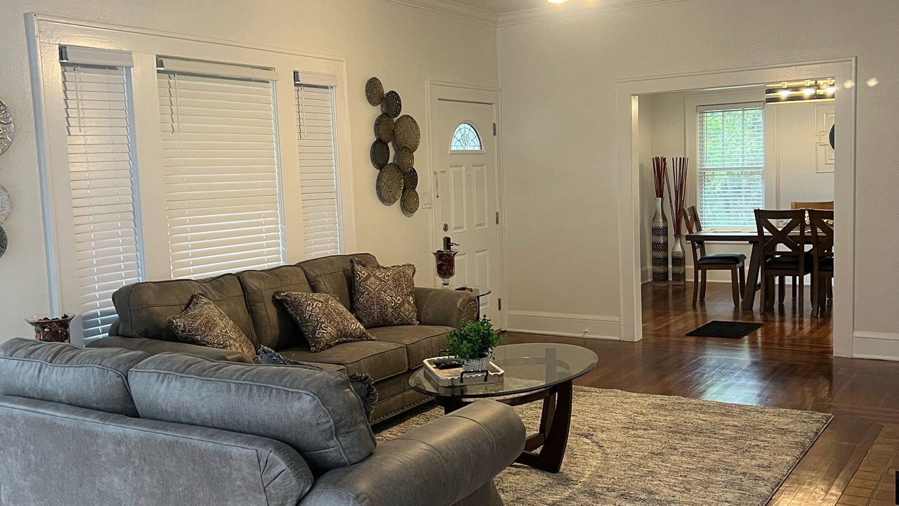 Photo of Livingroom in Lakeshore South
