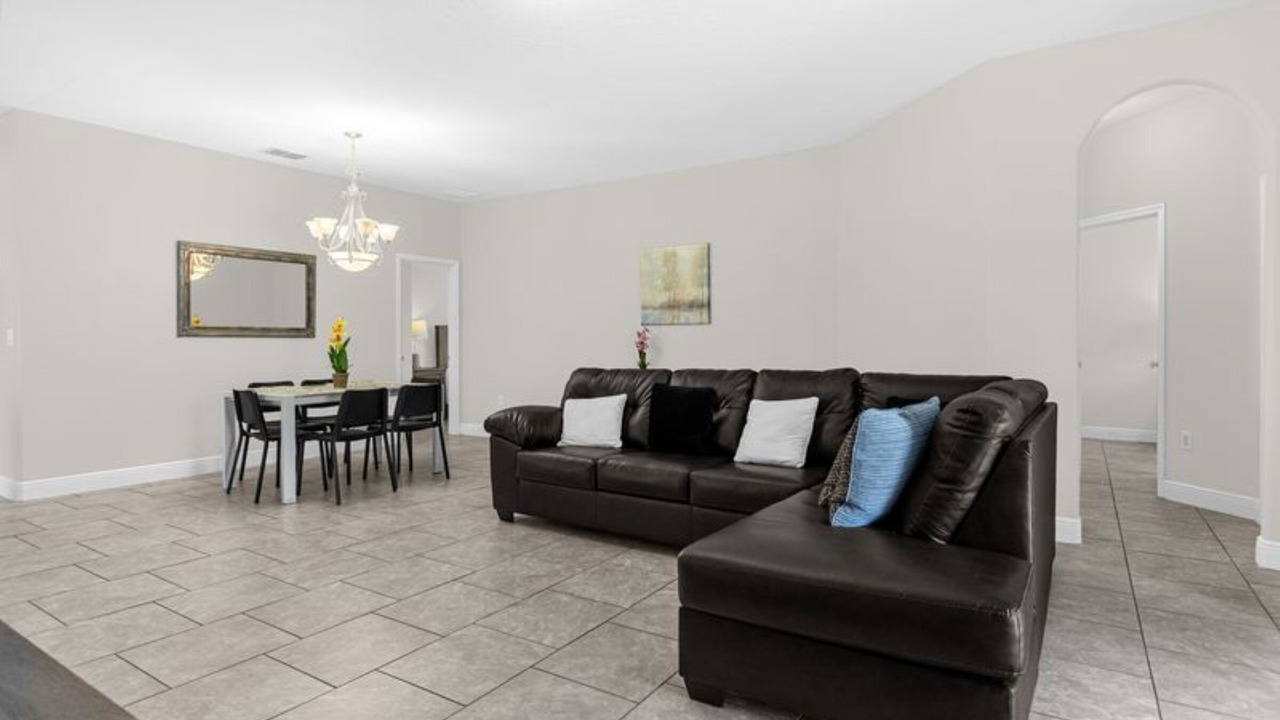Photo of Livingroom in Sunridge Woods
