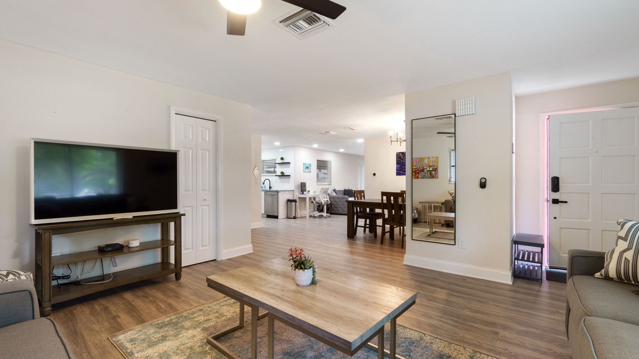 Photo of Livingroom in South Pinellas Community Council