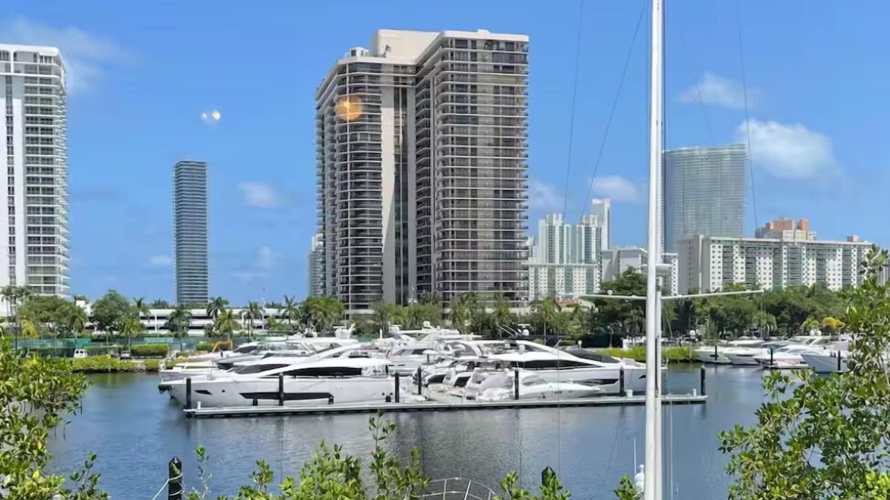 Photo of Others in Aventura
