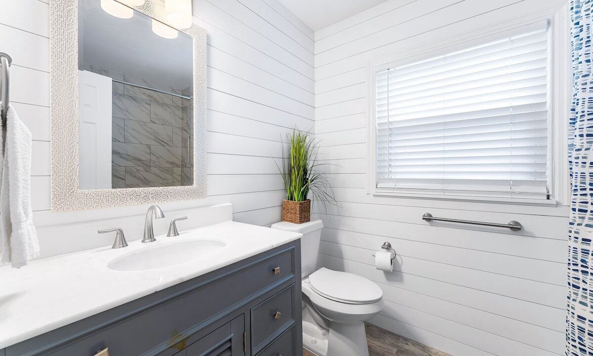 Photo of Bathroom in Laurel Park