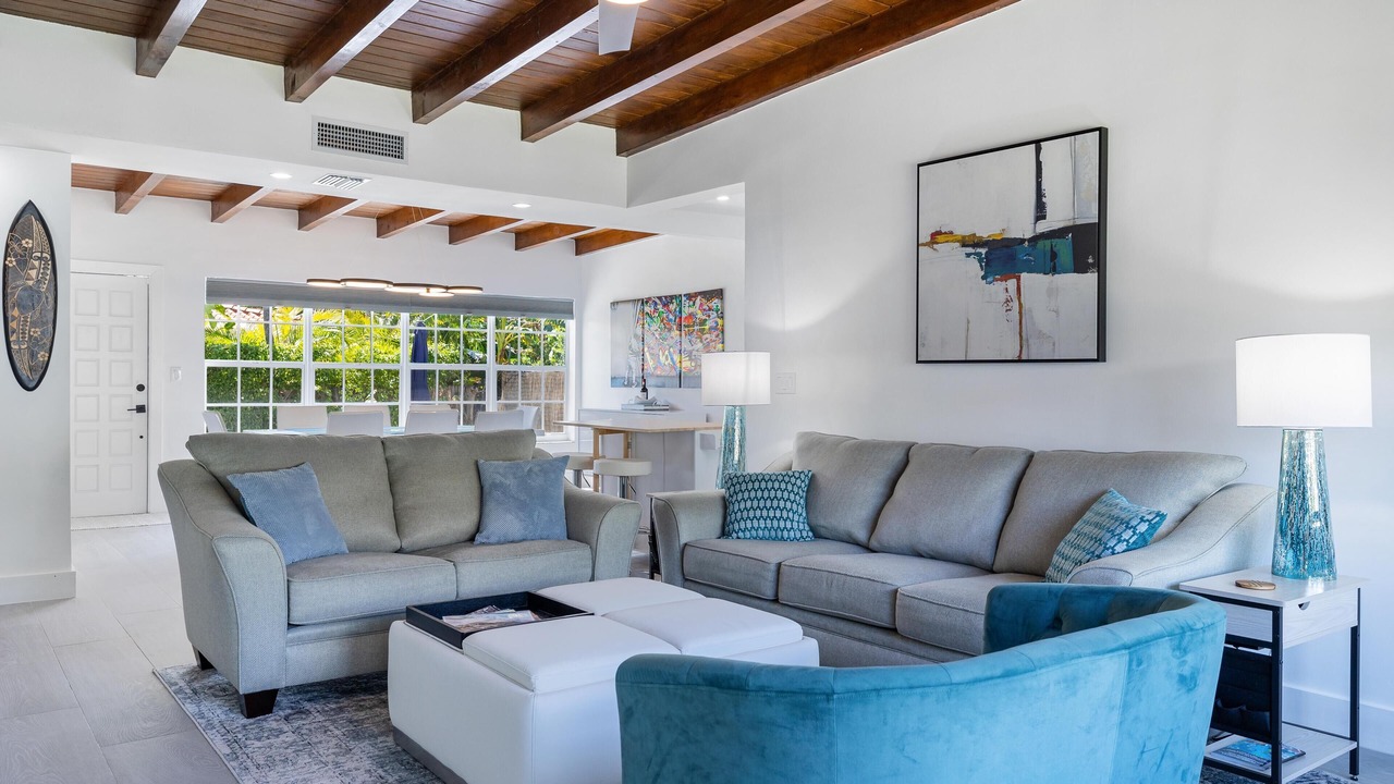Photo of Livingroom in Surfside