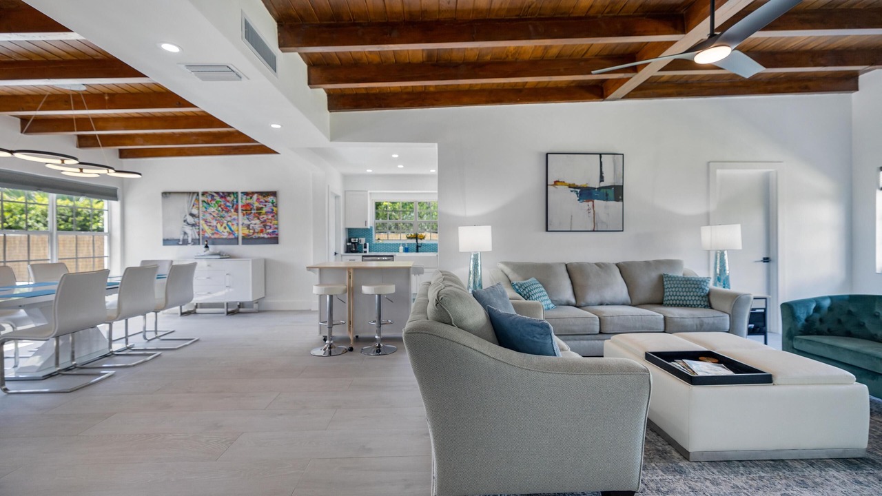 Photo of Livingroom in Surfside