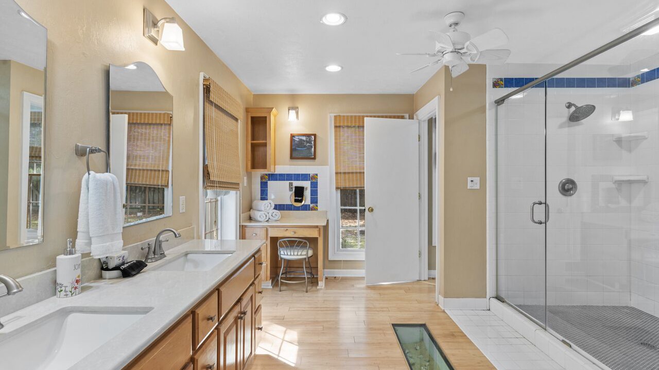 Photo of Bathroom in Magnolia Bluffs