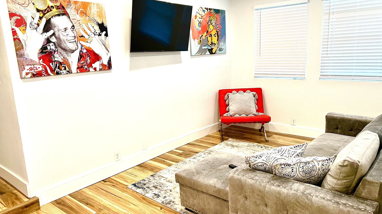 Photo of Livingroom in Bearss Plaza