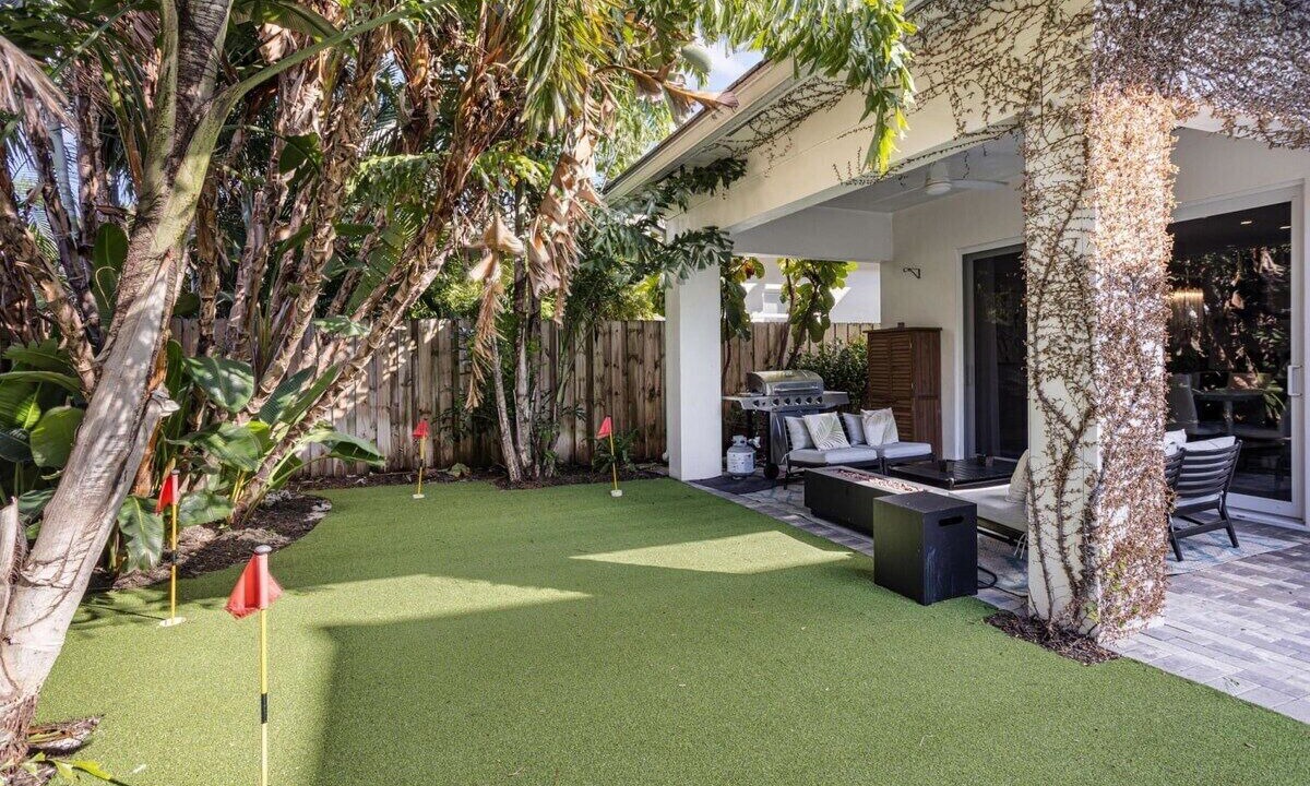 Photo of Patio Balcony in Poinsettia Heights