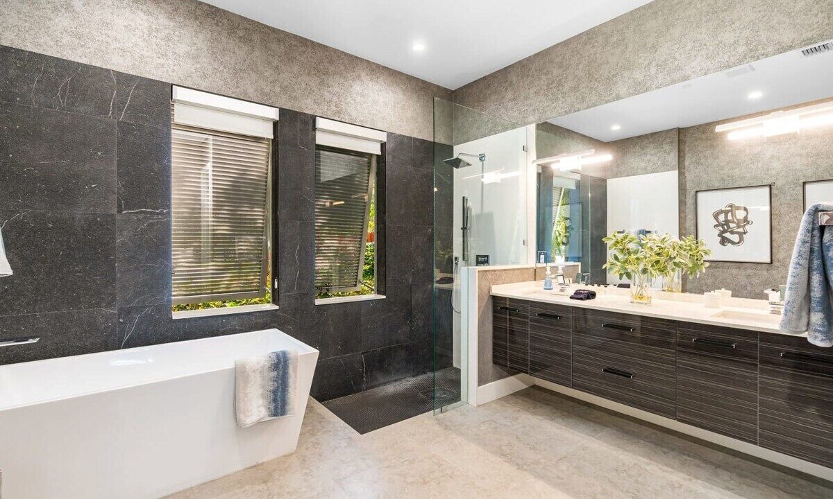 Photo of Bathroom in Poinsettia Heights