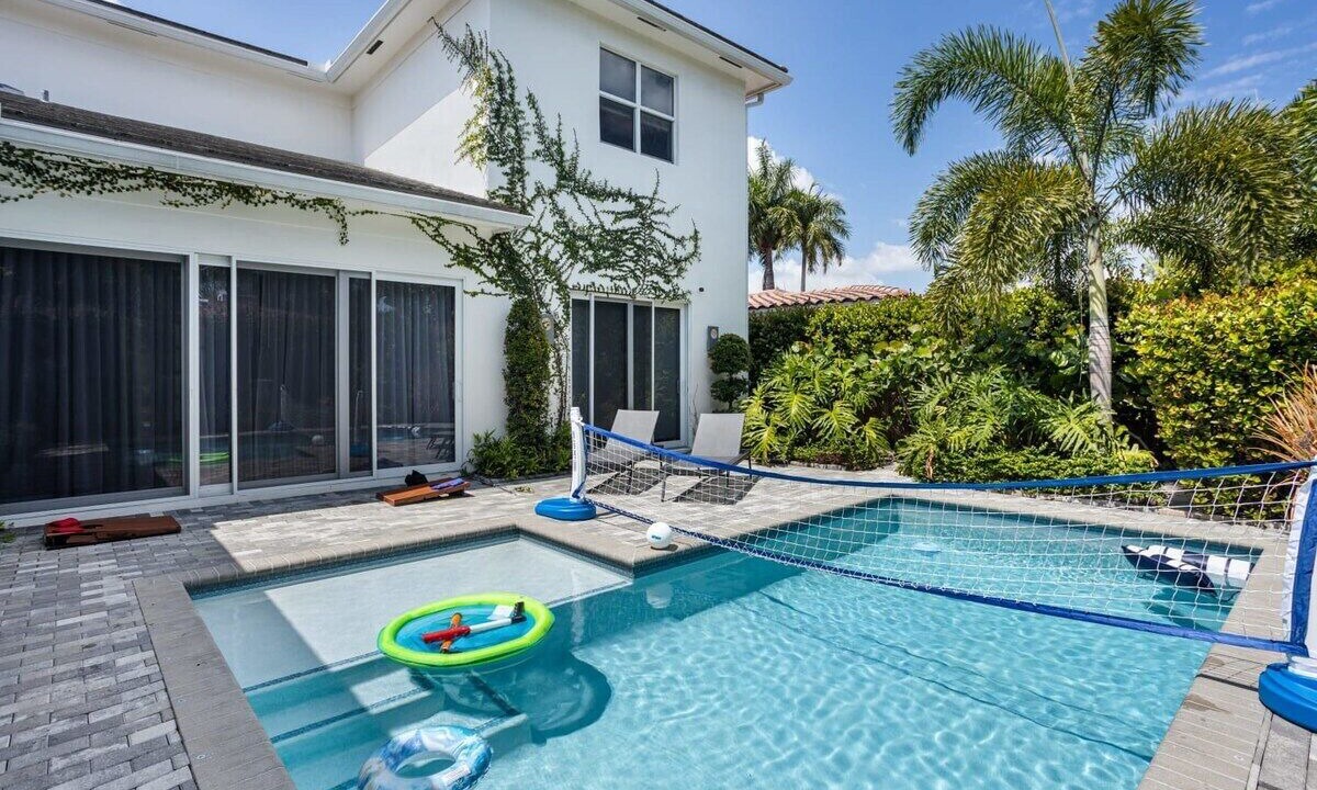 Photo of Outdoor in Poinsettia Heights