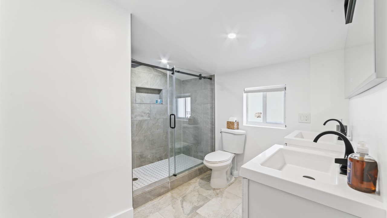 Photo of Bathroom in North Central Hollywood
