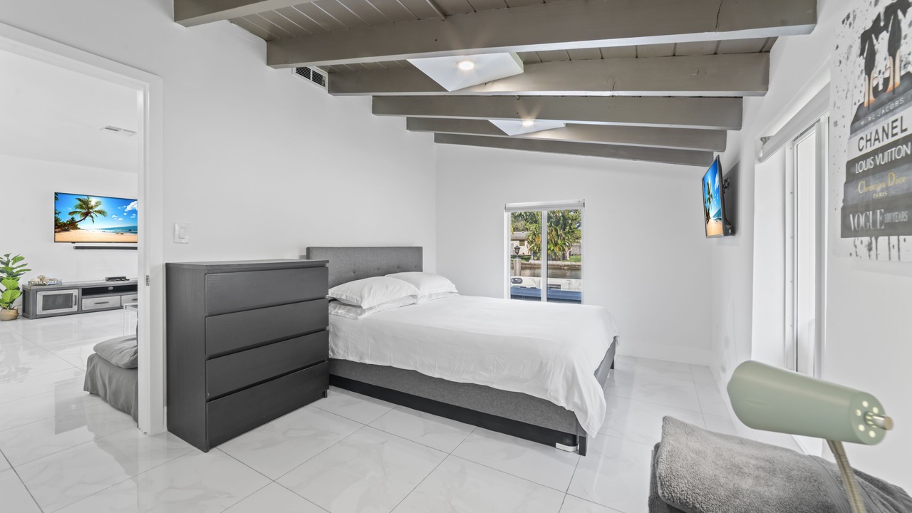 Photo of Bedroom in North Central Hollywood