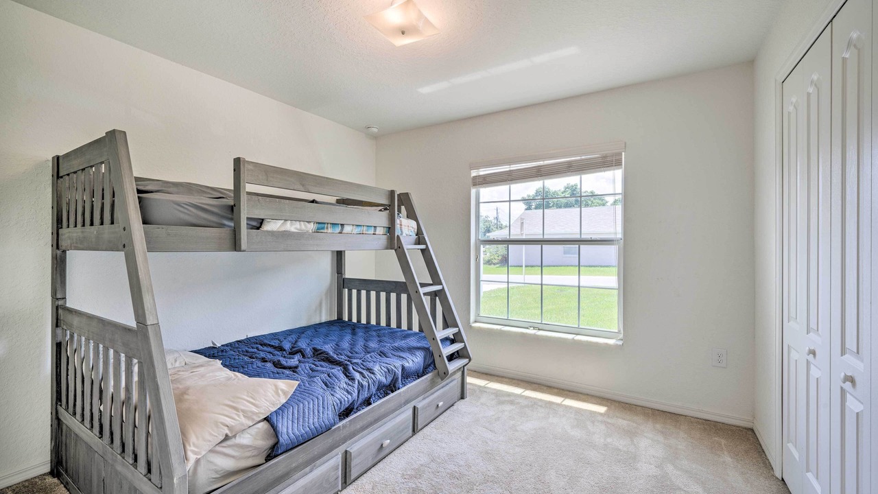 Photo of Bedroom in Cypress Gardens
