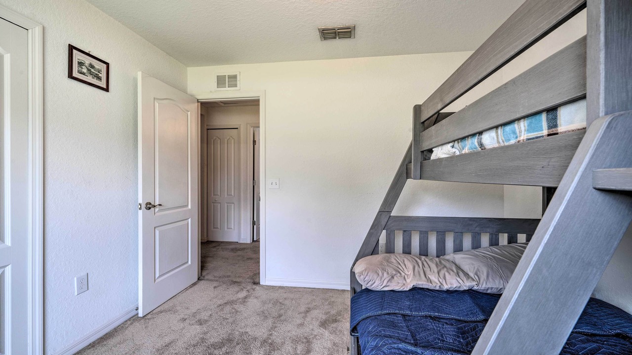 Photo of Bedroom in Cypress Gardens