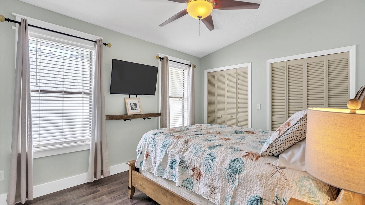 Photo of Bedroom in Holiday Beach