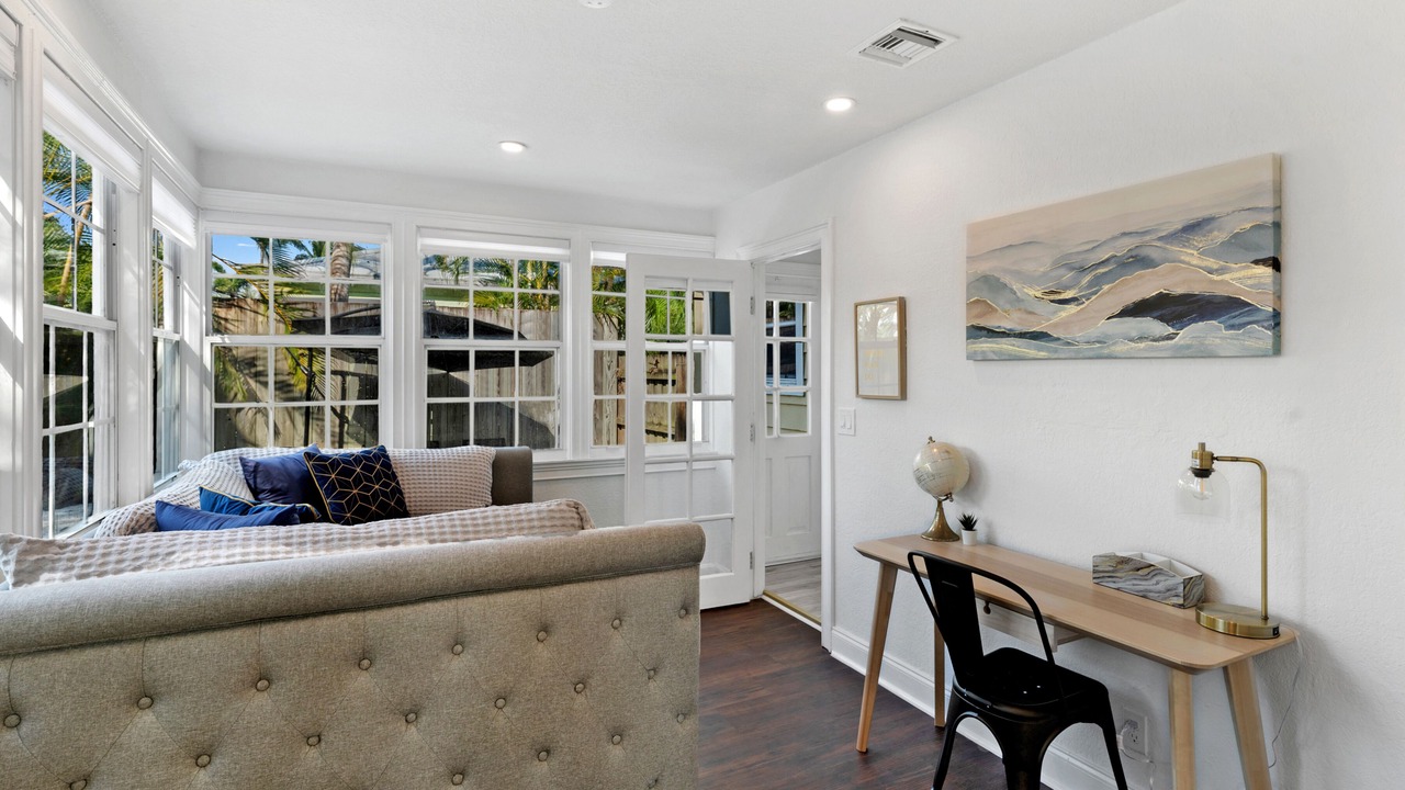 Photo of Livingroom in Parrot Cove