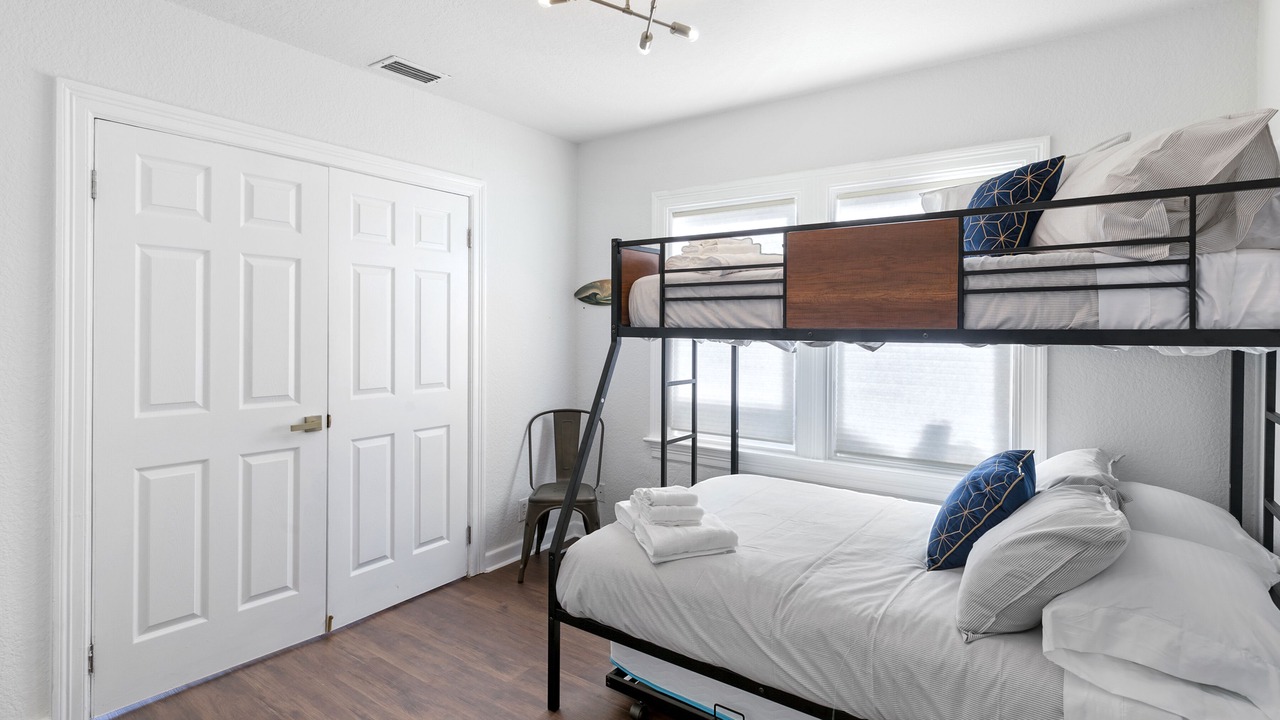Photo of Bedroom in Parrot Cove