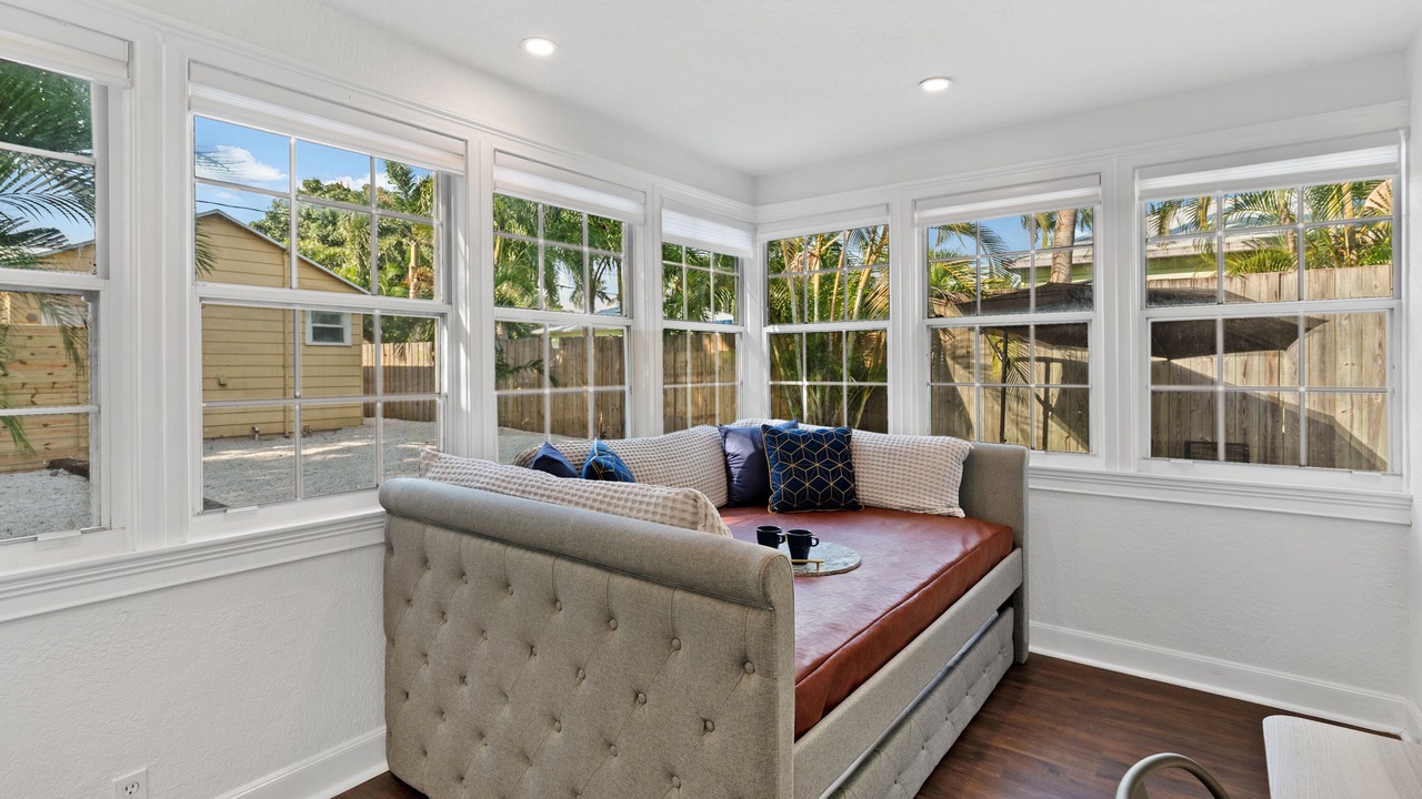 Photo of Livingroom in Parrot Cove