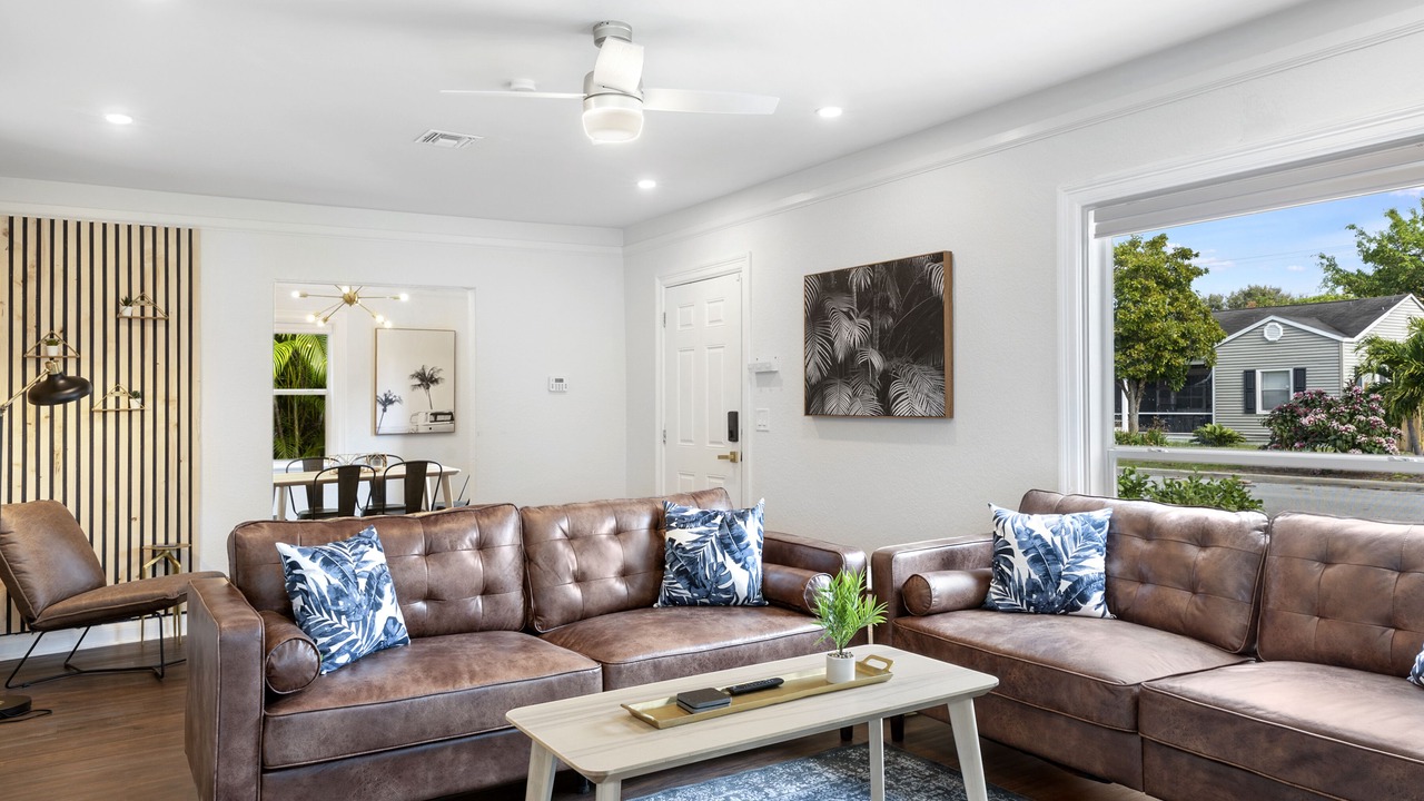 Photo of Livingroom in Parrot Cove