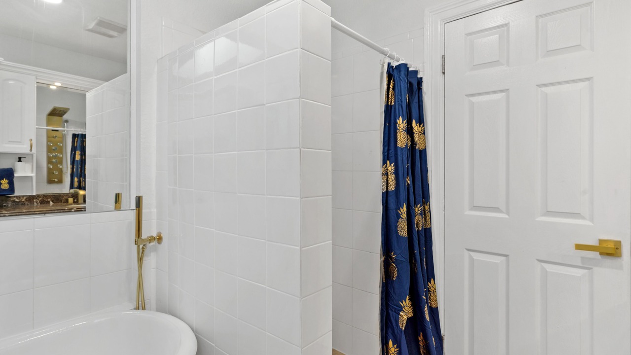 Photo of Bathroom in Parrot Cove