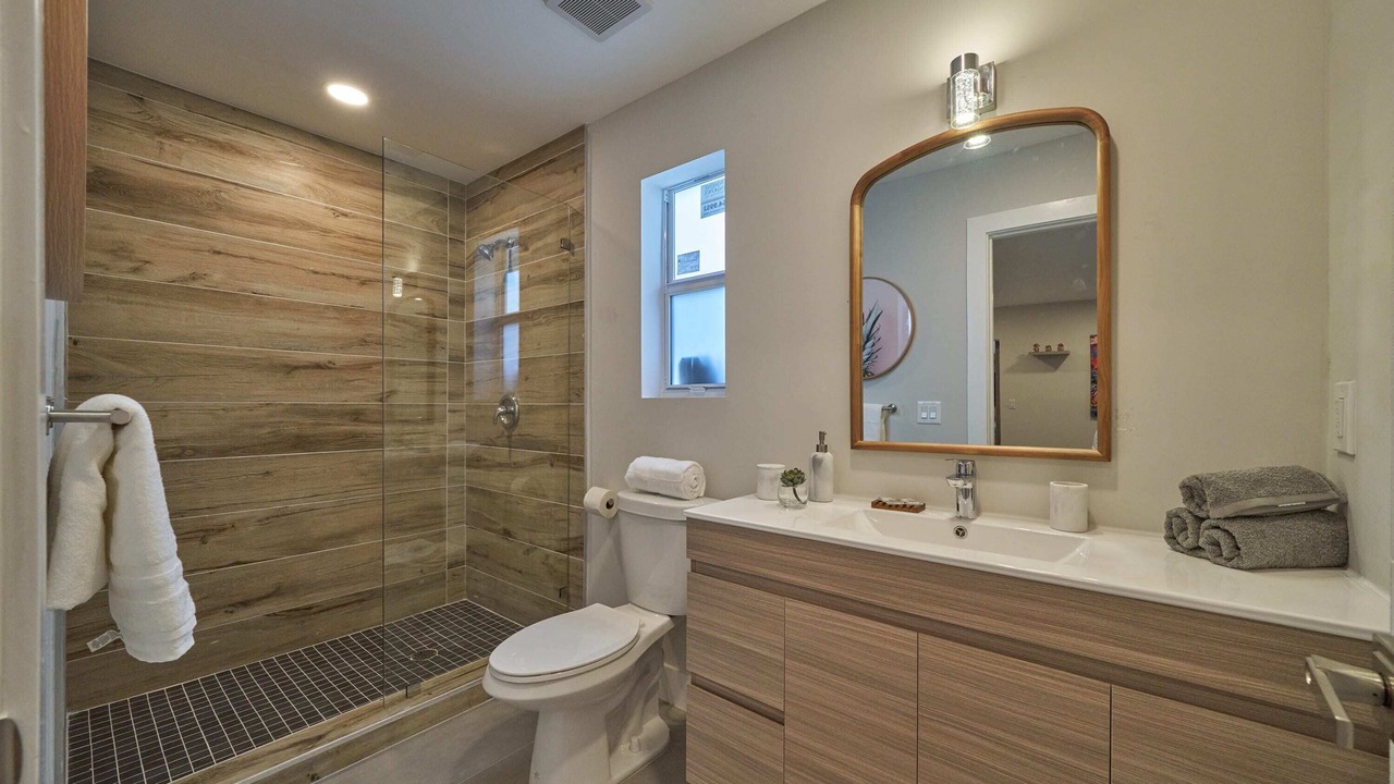 Photo of Bathroom in Golden Glades