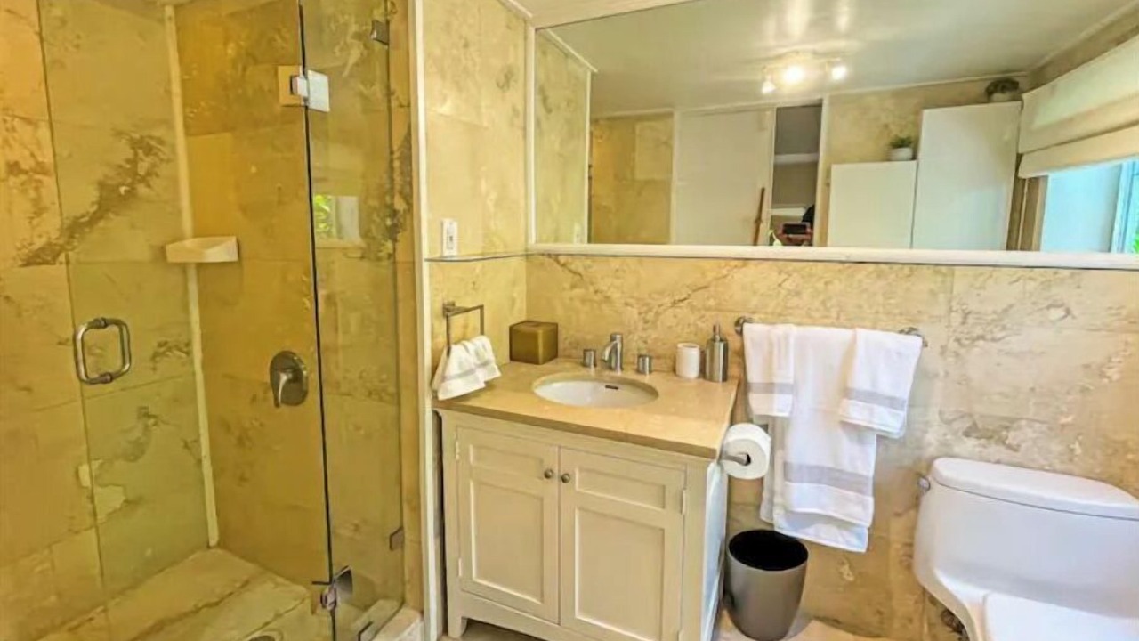 Photo of Bathroom in El Portal