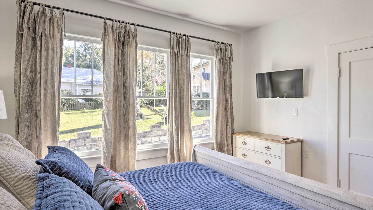 Photo of Bedroom in Historic District