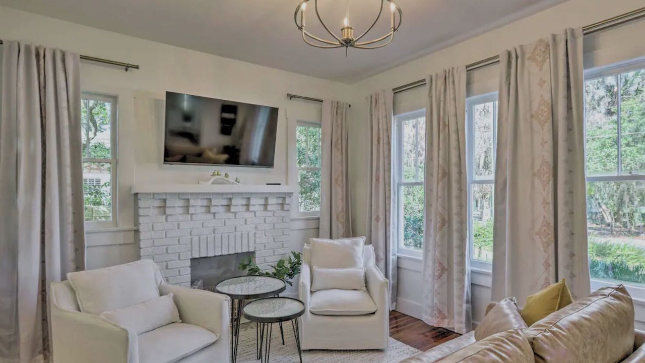 Photo of Livingroom in Historic District