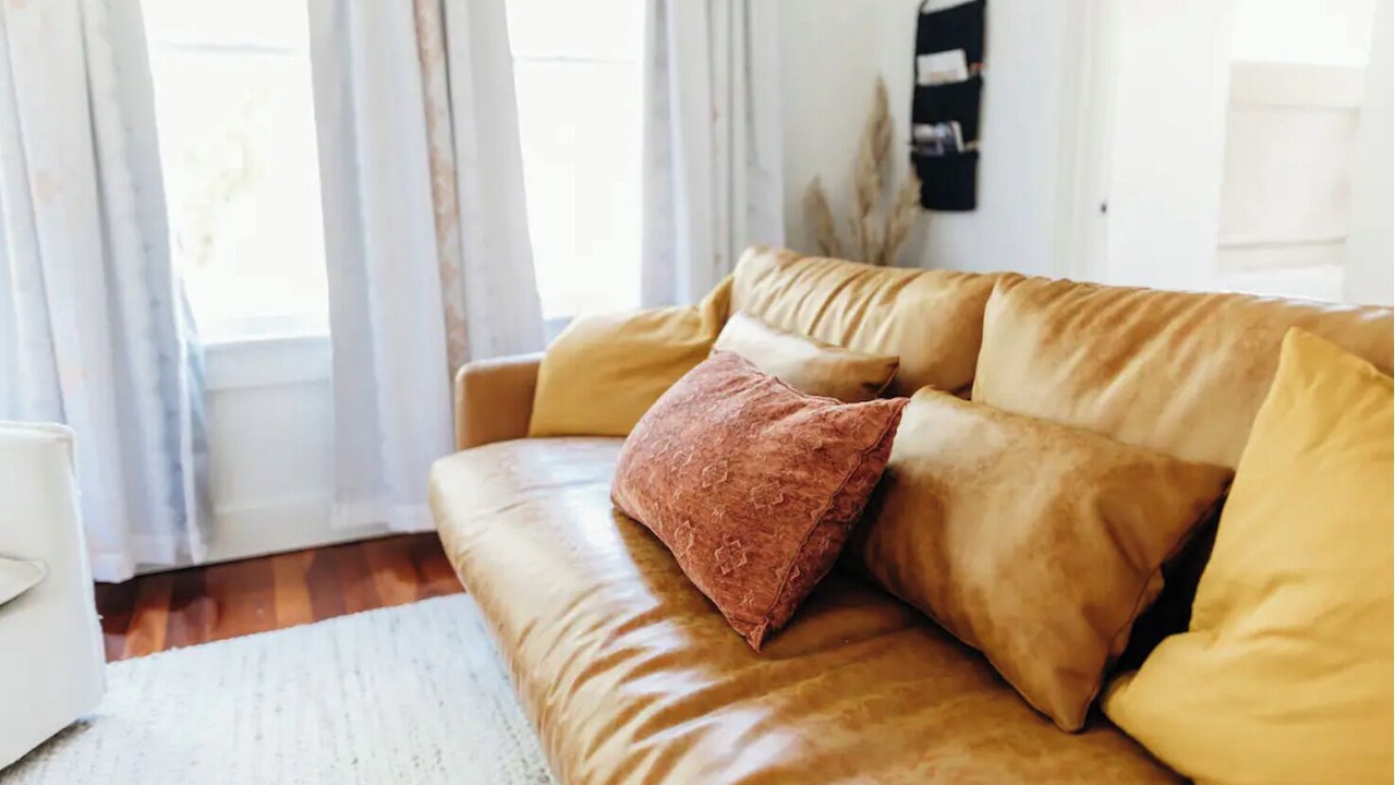 Photo of Livingroom in Historic District
