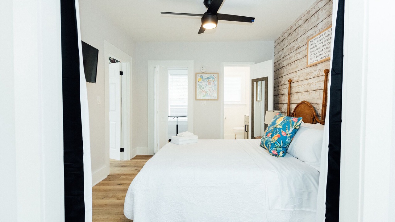 Photo of Bedroom in Crescent Lake