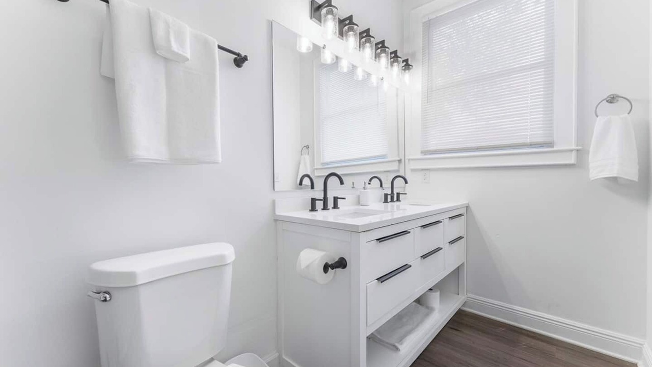 Photo of Bathroom in Hogan's Creek