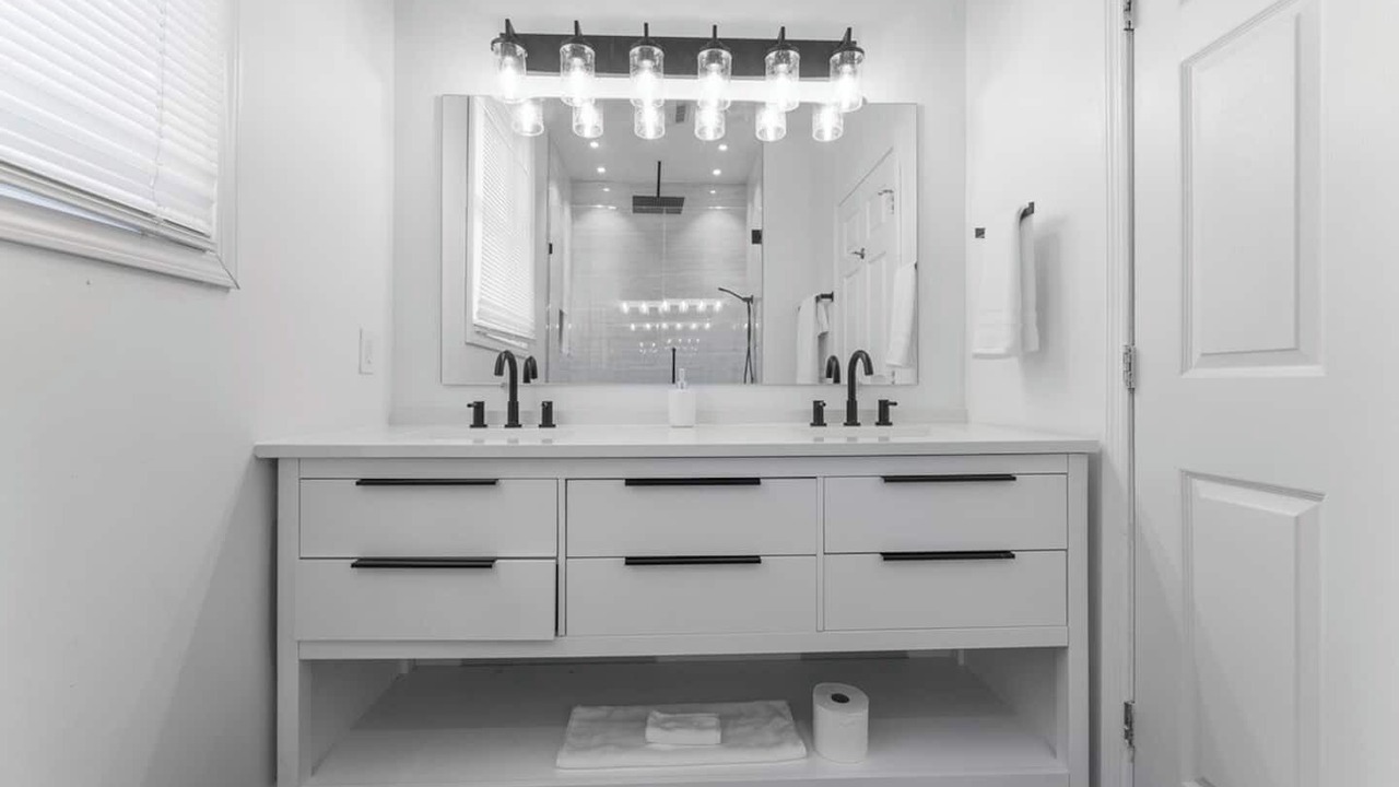 Photo of Bathroom in Hogan's Creek