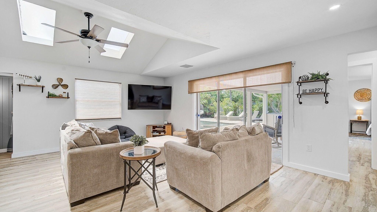 Photo of Livingroom in Bay Isle