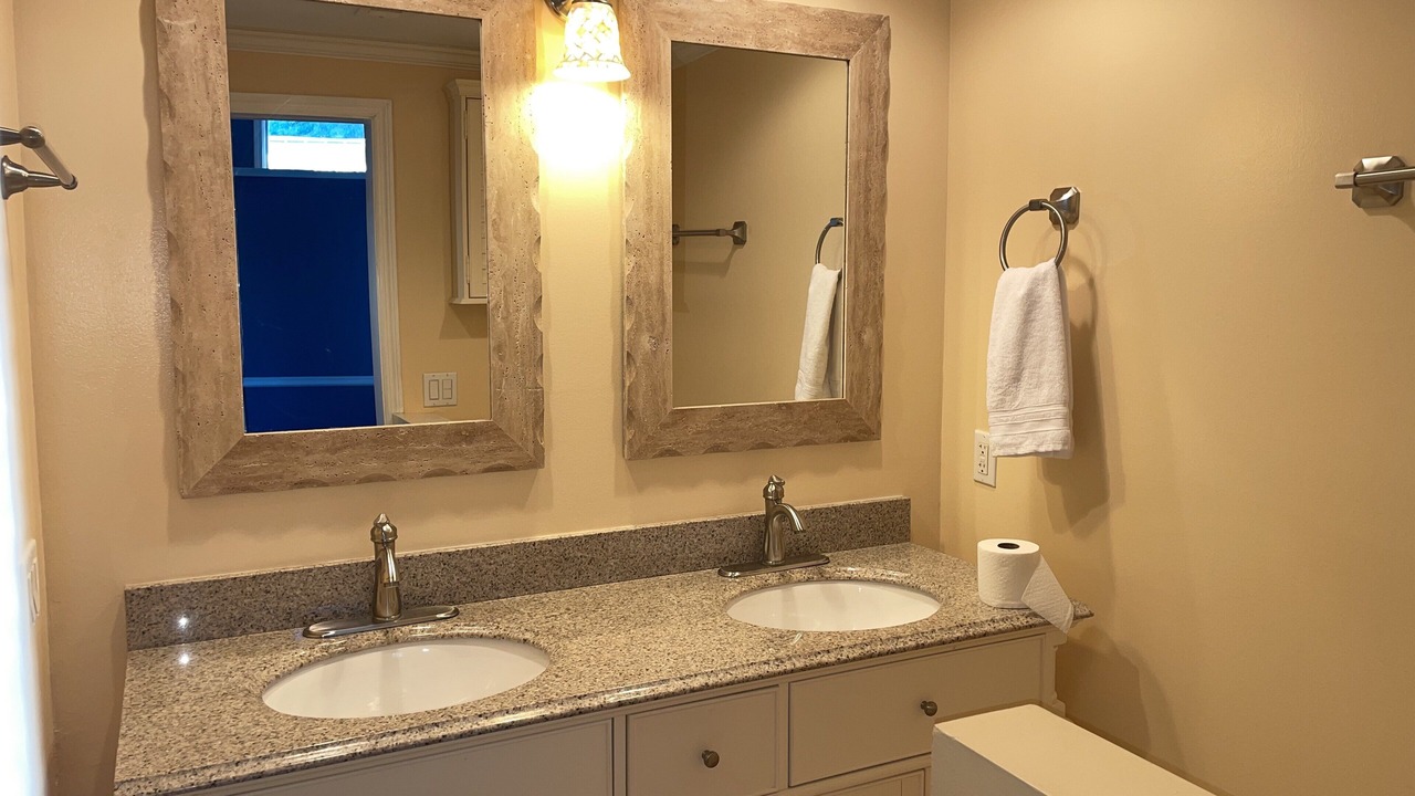Photo of Bathroom in Eastpoint