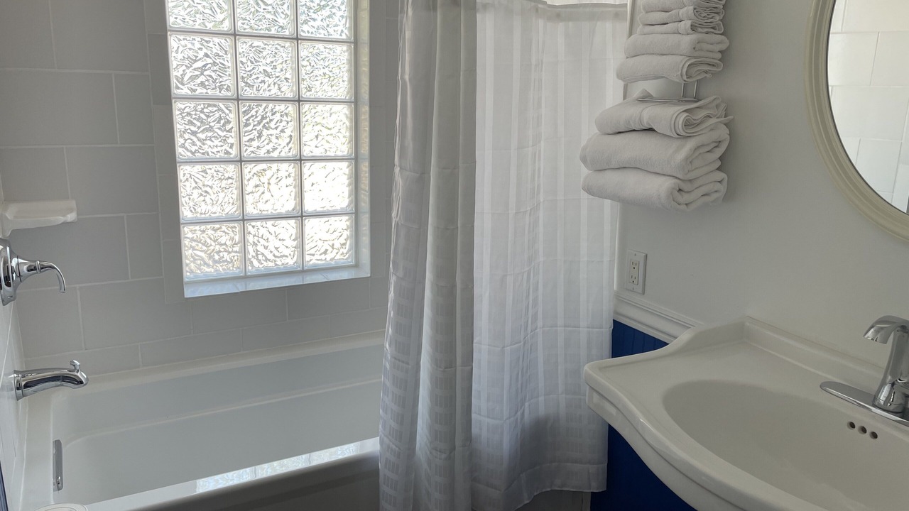 Photo of Bathroom in Eastpoint